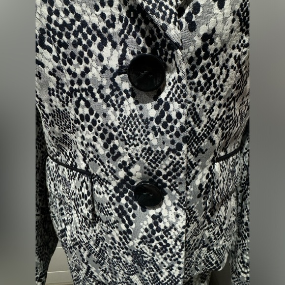 LIKE NEW LE SUIT WOMENS beautiful business 2 piece suite - Picture 7 of 8